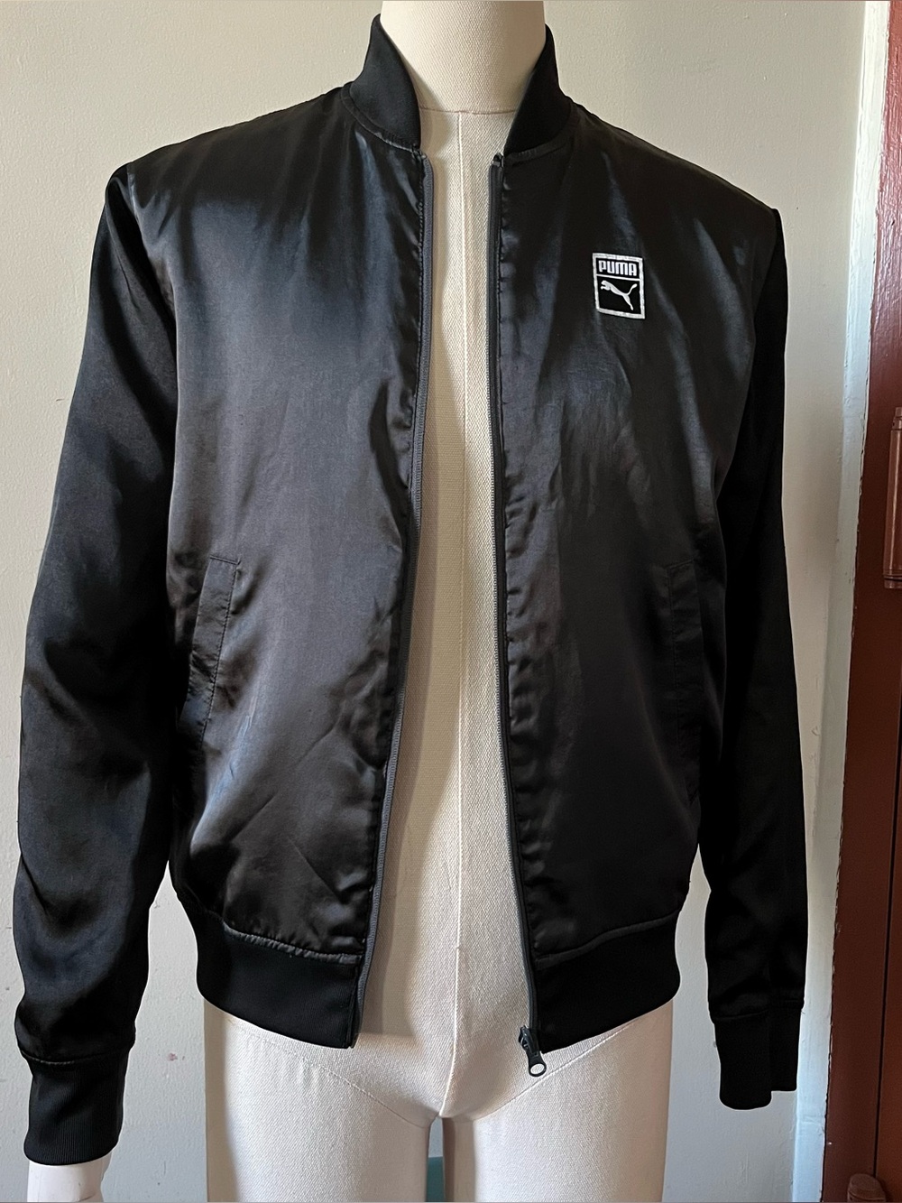 Puma reversible Men’s Bomber jacket preowned size small.